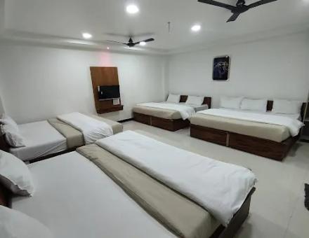 8 Bed Room