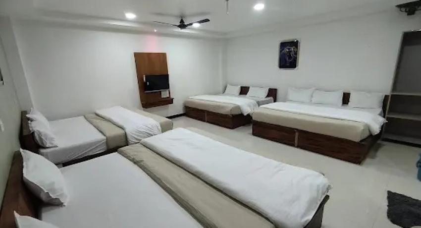 8 Bed Room